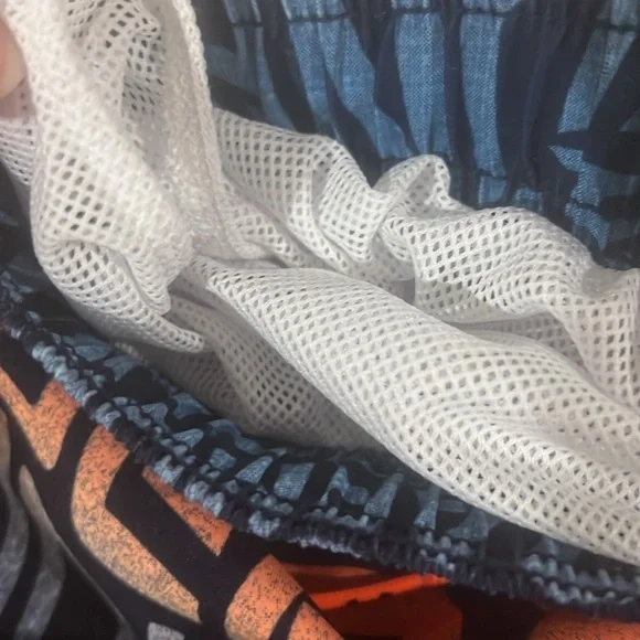 NWT Boys Under Armour Swim Trunks Size Youth Large - Picture 7 of 13